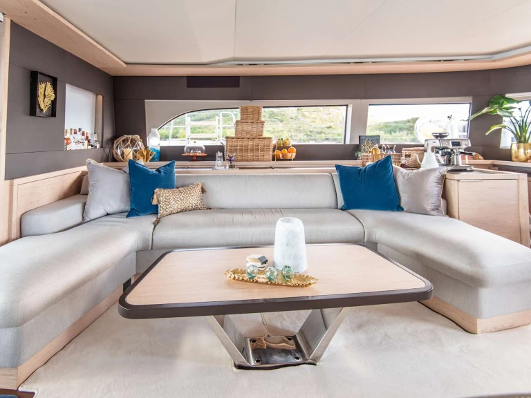 Luxury Yacht for rent Benner at the best price