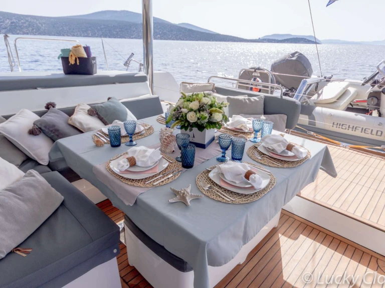 Yacht charter Santorini (Island) cheap LUCKY CLOVER 