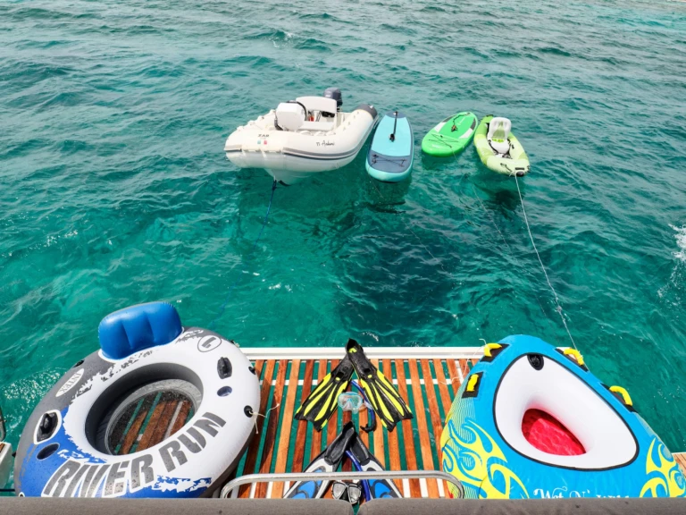 Luxury Yacht rental with or without captain Lagoon Athens