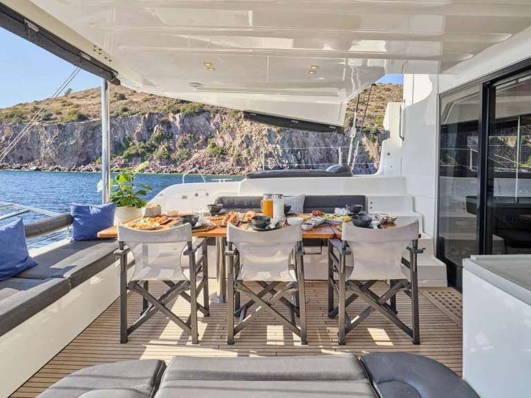 Luxury Yacht rental with or without captain Lagoon Athens