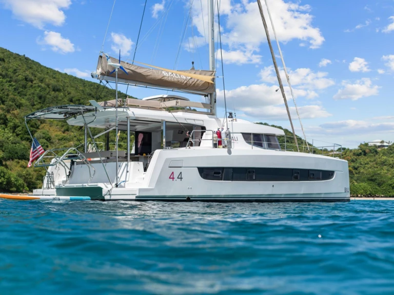 Yacht charter Saint Thomas Island cheap MAH NA MAH NA
