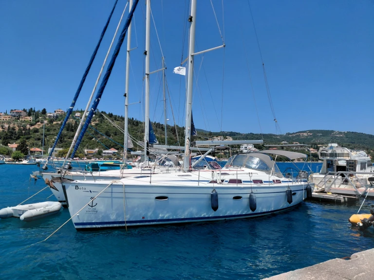 Sailboat for rent Nikiána at the best price