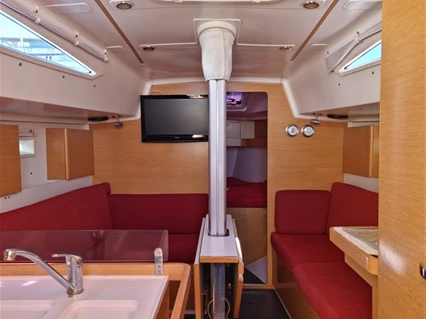Sailboat for rent Pula at the best price