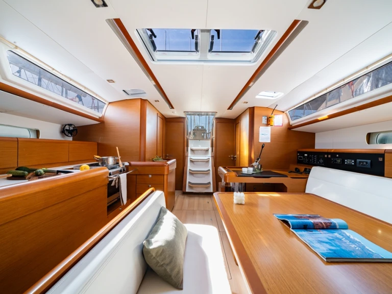 Boat rental Jeanneau Sun Odyssey 519 in Piso Livadi on Samboat