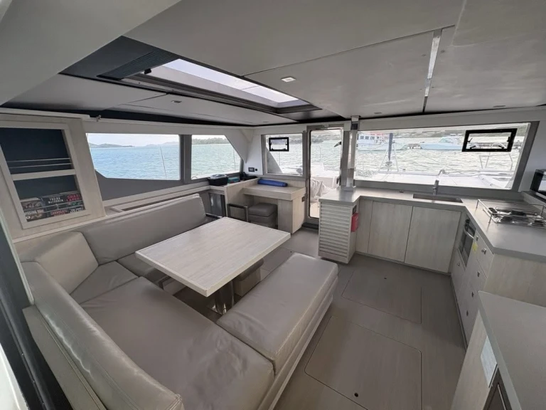 Yacht charter Parish of Saint George cheap Leopard 45