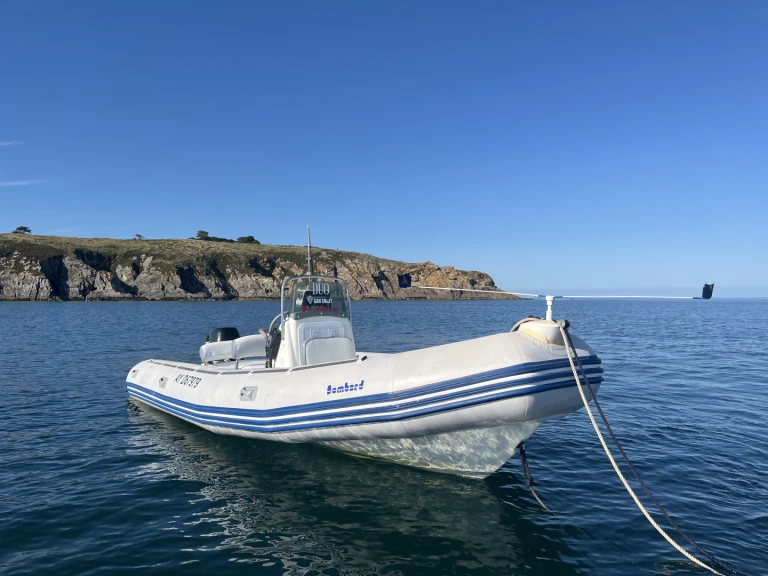 Boat rental Bombard Explorer 640 SB in Locmaria on Samboat
