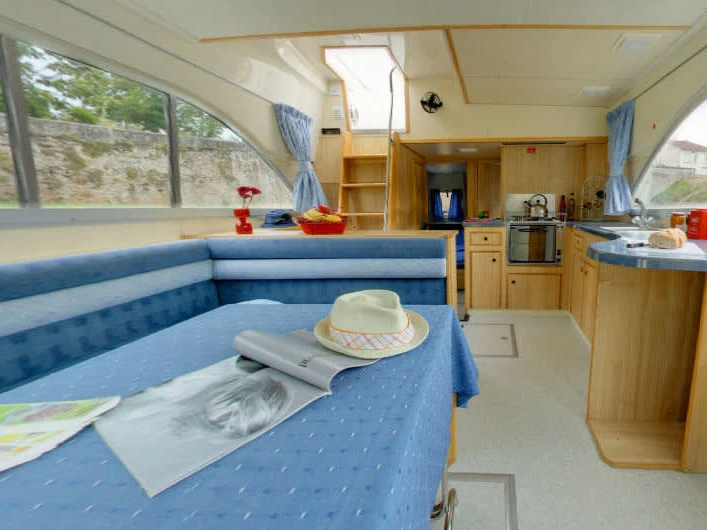Motorboat rental in Saint-Gilles du Gard - Le Boat Tango