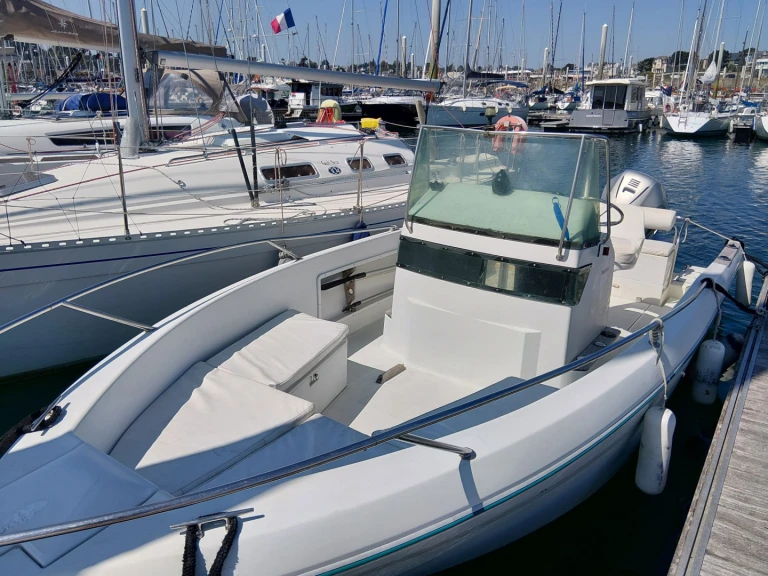 Bareboat Rental Motorboat Jeanneau with a boat licence
