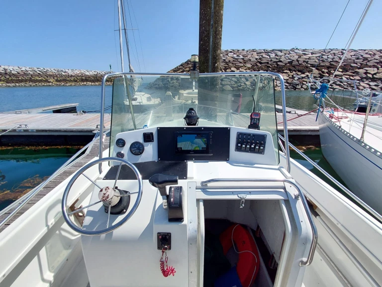 Motorboat for rent Saint-Quay-Portrieux at the best price