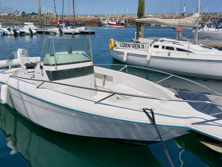 Yacht charter Saint-Quay-Portrieux cheap Cap Camarat 675