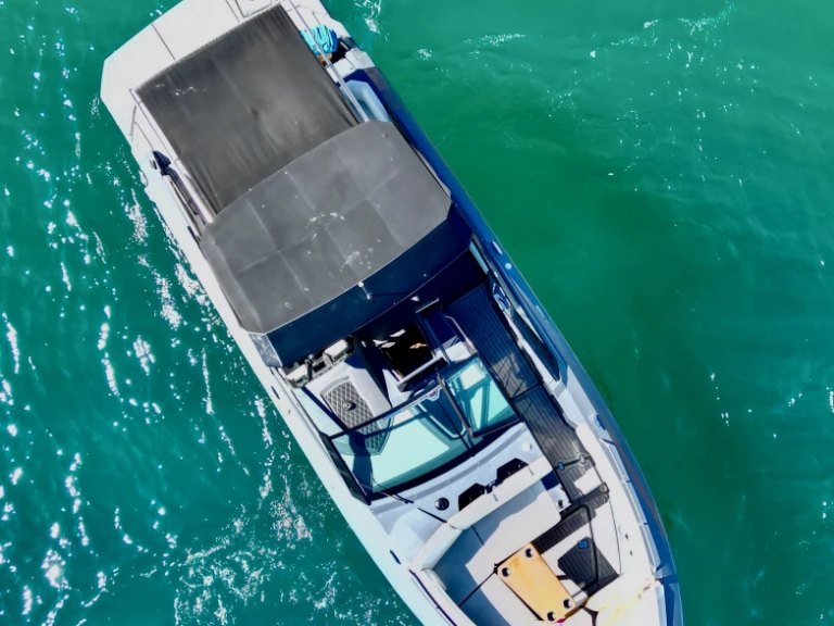 Bareboat Rental Motorboat Cruisers with a boat licence