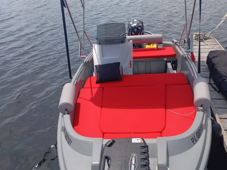 Motorboat for rent Port Leucate at the best price