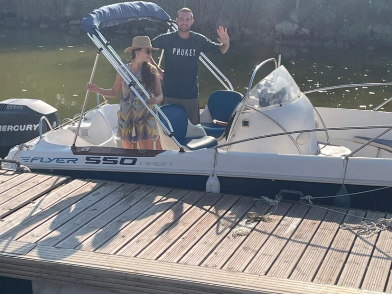Bareboat Rental Motorboat Bénéteau with a boat licence