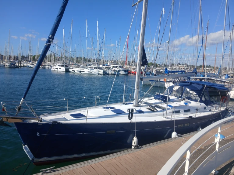 Sailboat for rent Arzal at the best price