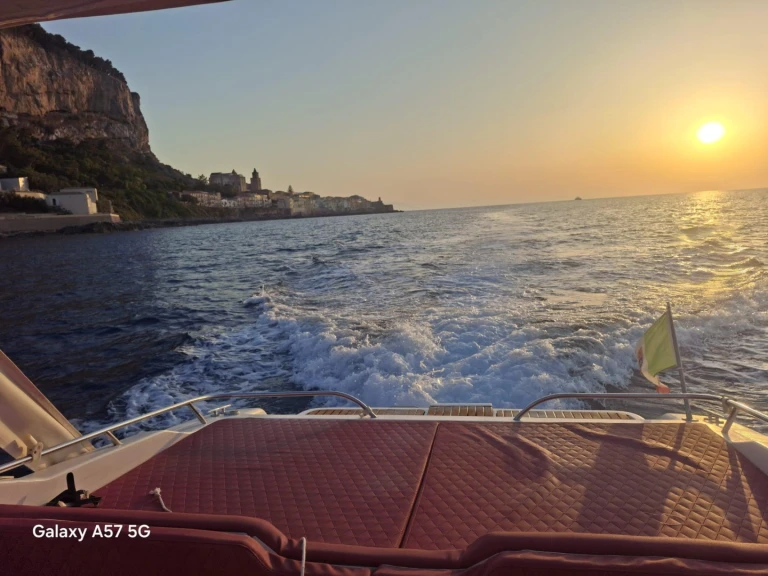 Motorboat rental with or without captain Cranchi Cefalù