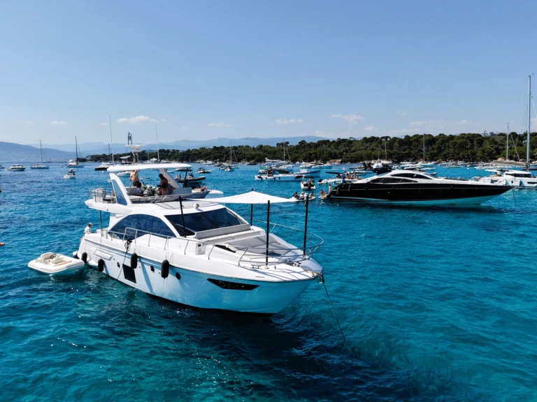 Motorboat for rent Golfe-Juan at the best price