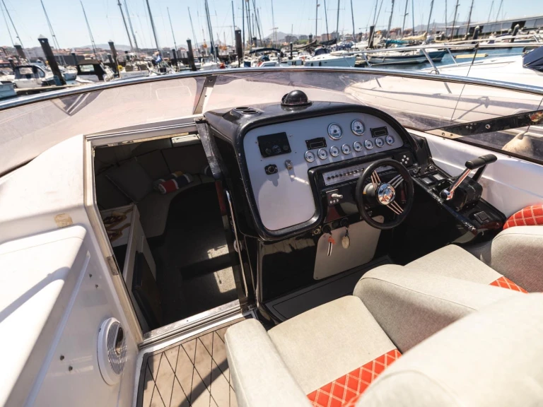 Boat rental Sunseeker Tomahawk 37 in Vigo on Samboat