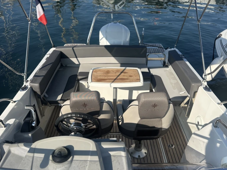 Jeanneau Cap Camarat 7.5 WA in Antibes on SamBoat