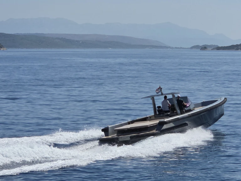 Bareboat Rental Motorboat Wally with a boat licence