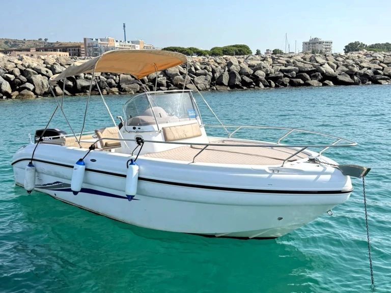 Motorboat for rent Italy at the best price