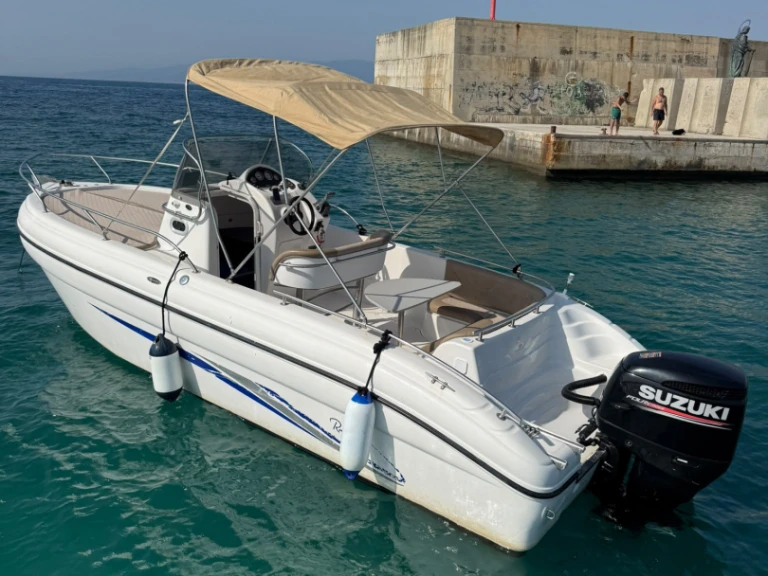 Rent a Ranieri Shadow 24 S Italy