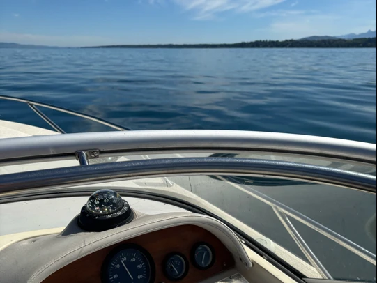 Motorboat rental in Geneva (District) - Windy 7500