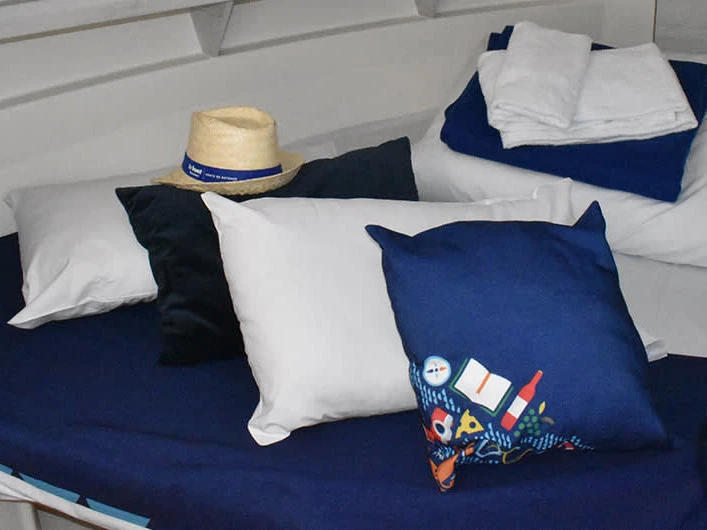 Yacht charter Homps cheap Horizon 4