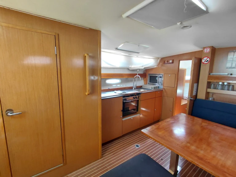 Yacht charter Lefkáda cheap Bavaria 43 Cruiser
