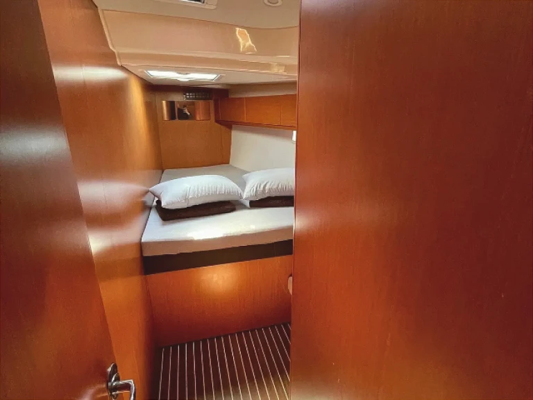 Boat rental Bavaria Cruiser 51 in Alimos on Samboat