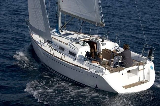 Sailboat for rent Ajaccio at the best price