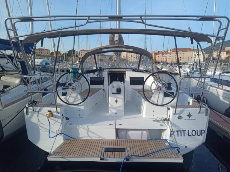 Bareboat Rental Sailboat Jeanneau with a boat licence
