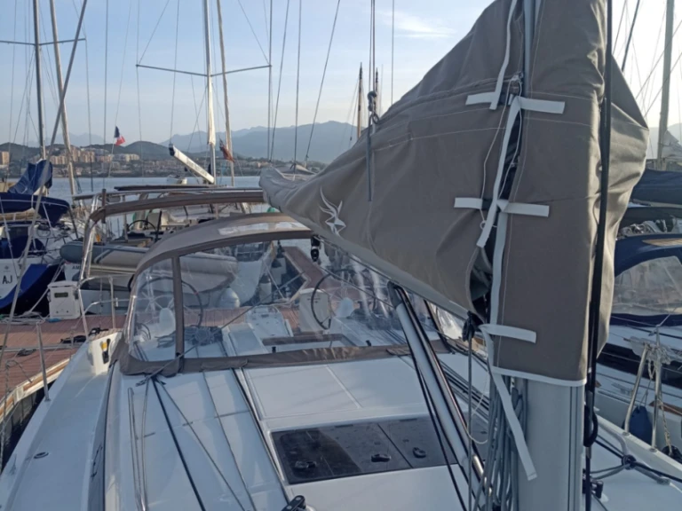 Sailboat for rent Ajaccio at the best price