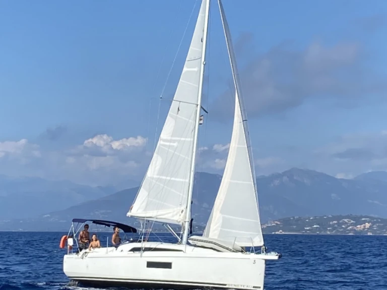 Boat rental Bénéteau Oceanis 30.1 in Ajaccio on Samboat
