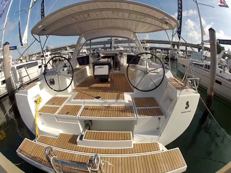 Sailboat for rent Ajaccio at the best price