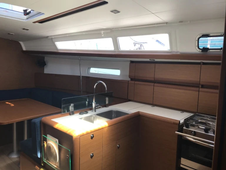 Jeanneau Sun Odyssey 389 in Ajaccio on SamBoat