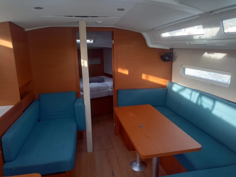 Boat rental Jeanneau Sun Odyssey 410 in Ajaccio on Samboat