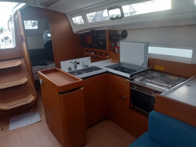 Sailboat rental with or without captain Jeanneau Ajaccio