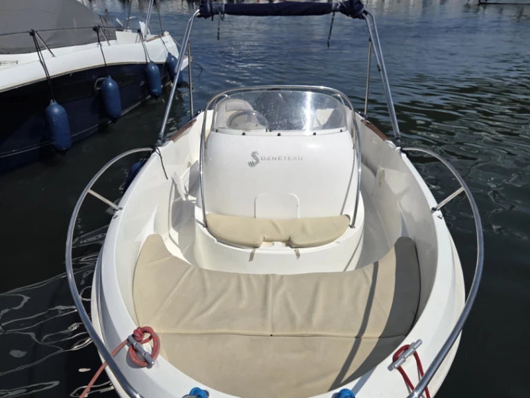 Motorboat for rent Saint-Florent at the best price