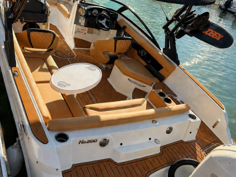 Motorboat rental with or without captain Four Winns Aix-les-Bains