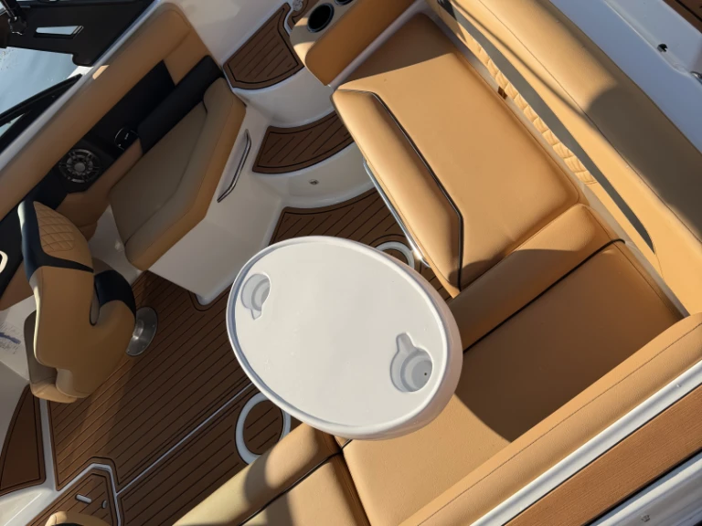 Four Winns HD 200 OB in Aix-les-Bains on SamBoat