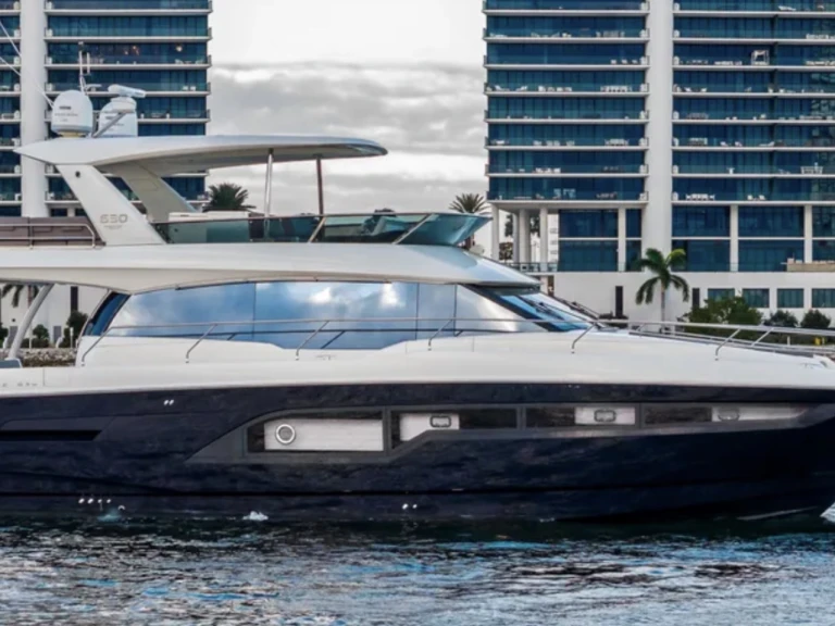 Prestige 630 Flybridge in Miami Beach on SamBoat