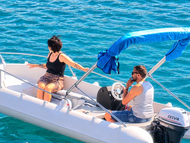 Motorboat for rent France at the best price