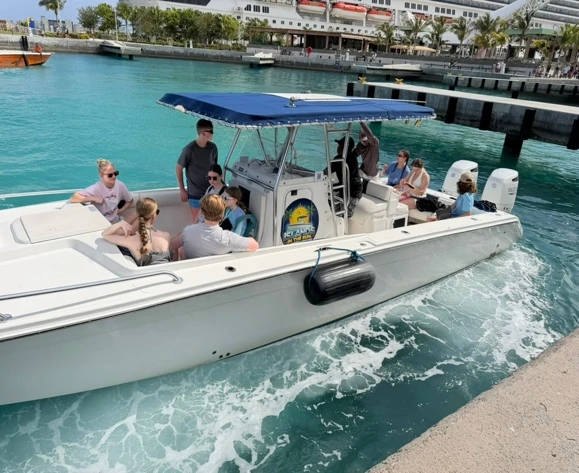 Bareboat Rental Motorboat Marlago with a boat licence