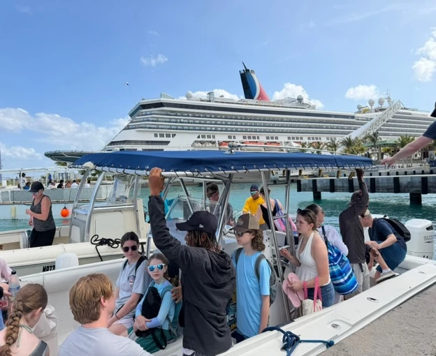 Motorboat for rent Nassau at the best price