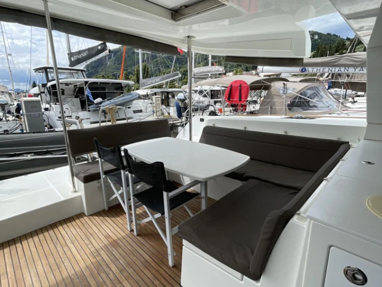 Lagoon Lagoon 450 F in Piso Livadi on SamBoat