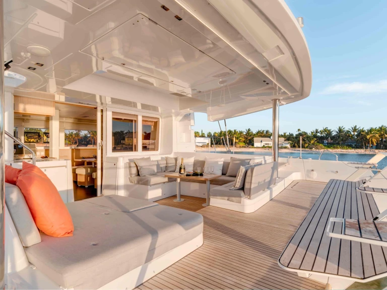 Catamaran rental in Pomer - Lagoon Lagoon 52 F