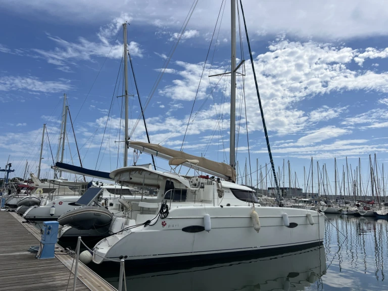 Boat rental Fountaine Pajot Lipari 41 in Canet-en-Roussillon on Samboat