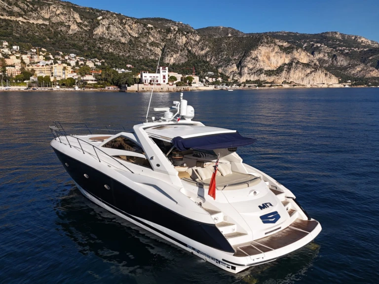 Luxury Yacht for rent Paris at the best price