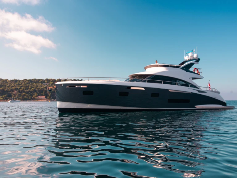 Bareboat Rental Luxury Yacht SICHTERMANN with a boat licence