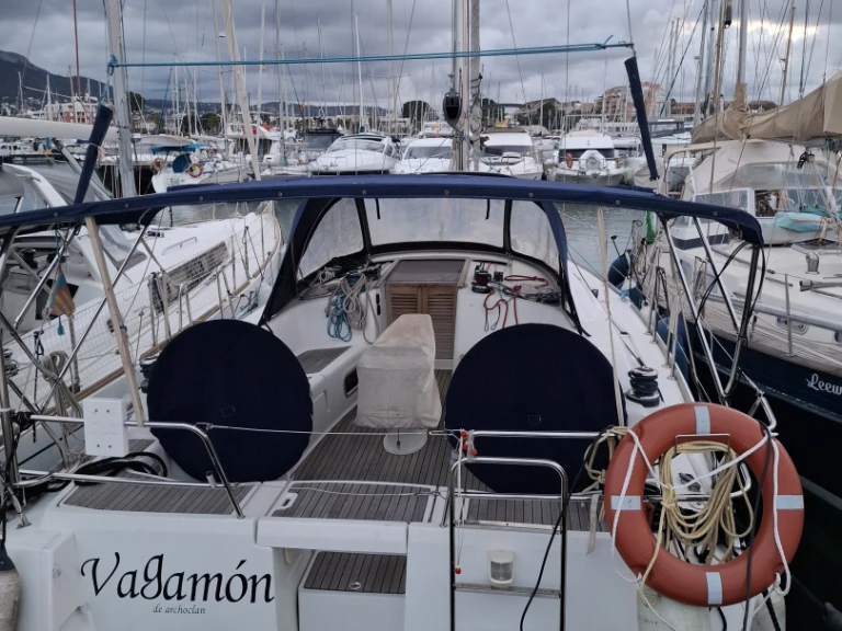 Bénéteau Oceanis 40 charter bareboat or captained in  Dénia